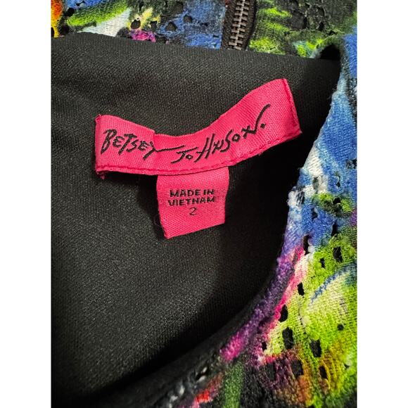 Betsey Johnson Dark Floral Eyelet Lace Puff Cap Sleeve Sheath Dress Size 2 - Picture 5 of 8